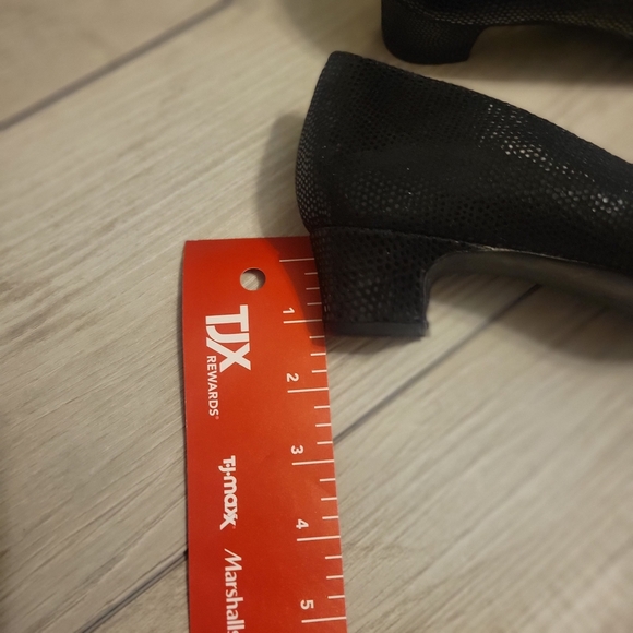 Womens Vaneli Black Low Heel Classic Dress Pump. Size 8 - Picture 2 of 5